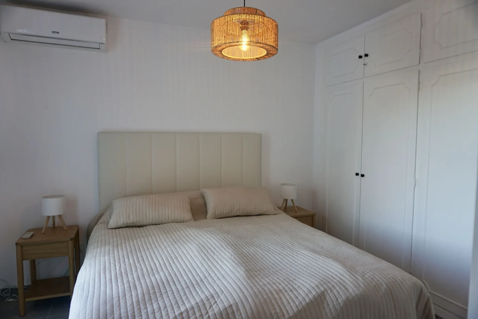 Refined Duplex Apartment in Marbella with Panoramic Sea and La Concha Views – photo 11