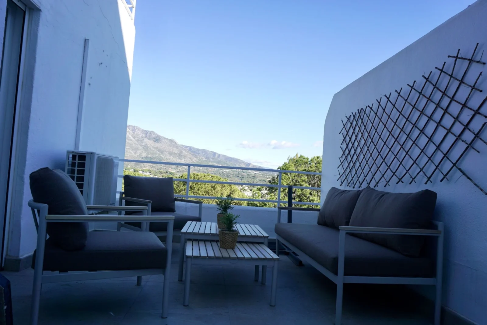 Refined Duplex Apartment in Marbella with Panoramic Sea and La Concha Views – photo 20