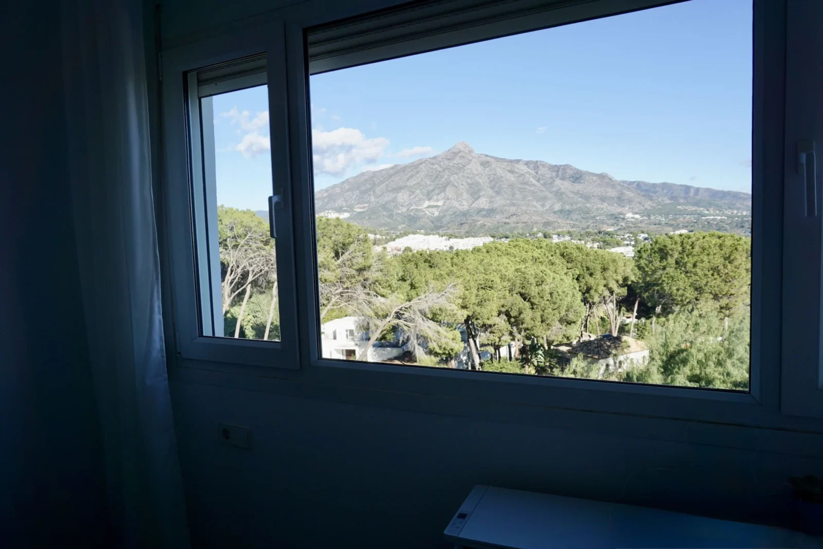 Refined Duplex Apartment in Marbella with Panoramic Sea and La Concha Views – photo 18