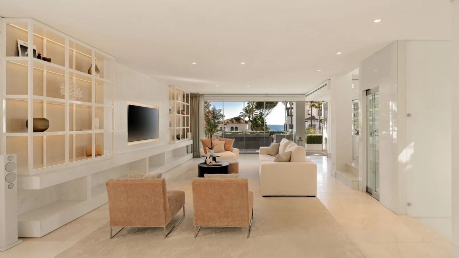 Contemporary Luxury Villa at Puente Romano Beach Resort, Marbella – photo 2