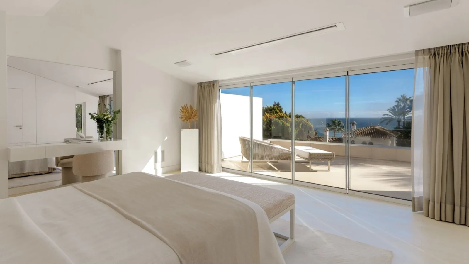 Contemporary Luxury Villa at Puente Romano Beach Resort, Marbella – photo 13
