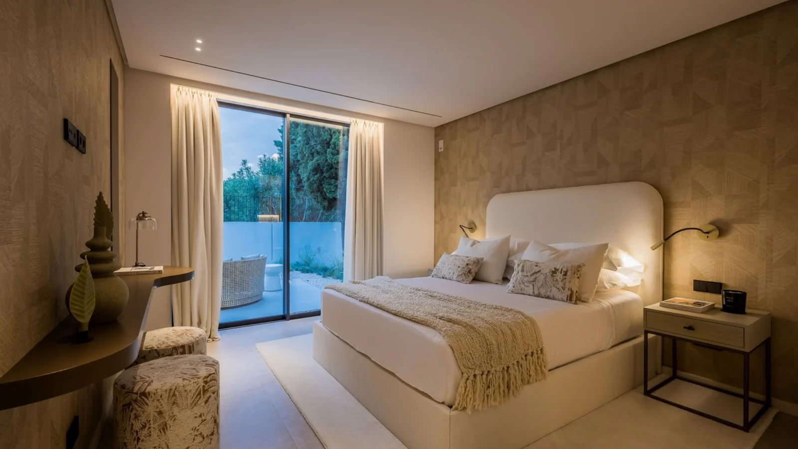 Frontline Golf Design Villa for Sale in Los Naranjos – Luxury Entertainment Home with Rooftop Cinema and Golf Access – photo 12