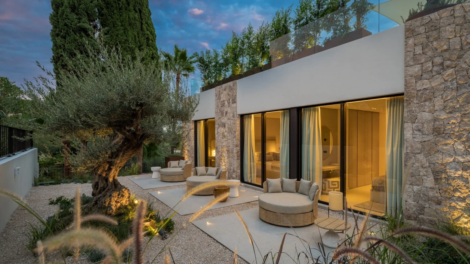 Frontline Golf Design Villa for Sale in Los Naranjos – Luxury Entertainment Home with Rooftop Cinema and Golf Access – photo 38
