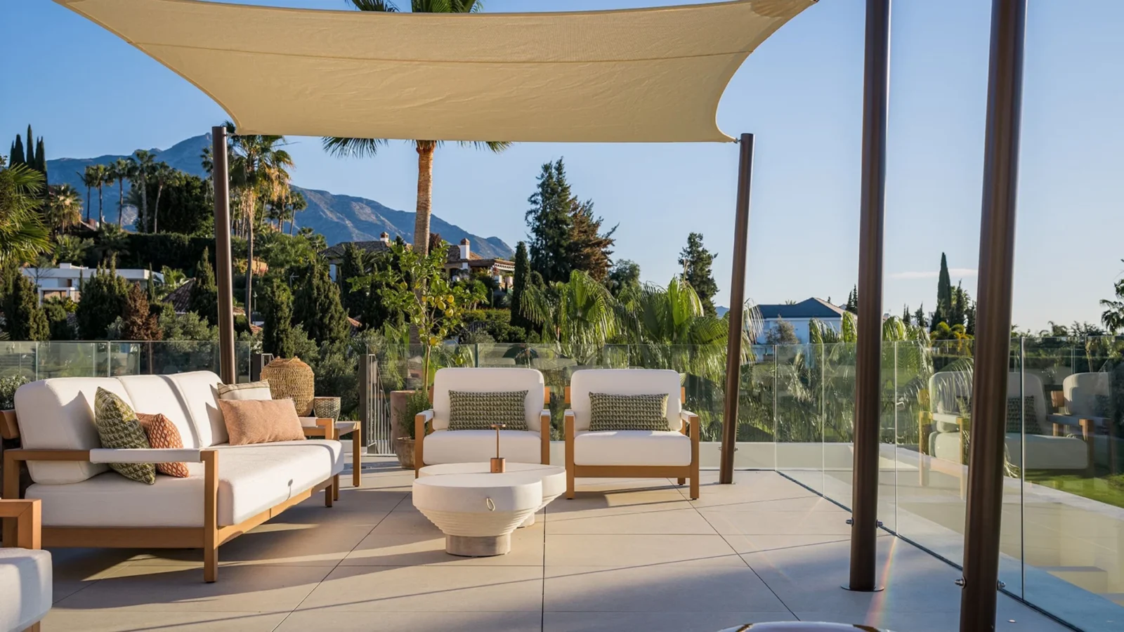 Frontline Golf Design Villa for Sale in Los Naranjos – Luxury Entertainment Home with Rooftop Cinema and Golf Access – photo 23