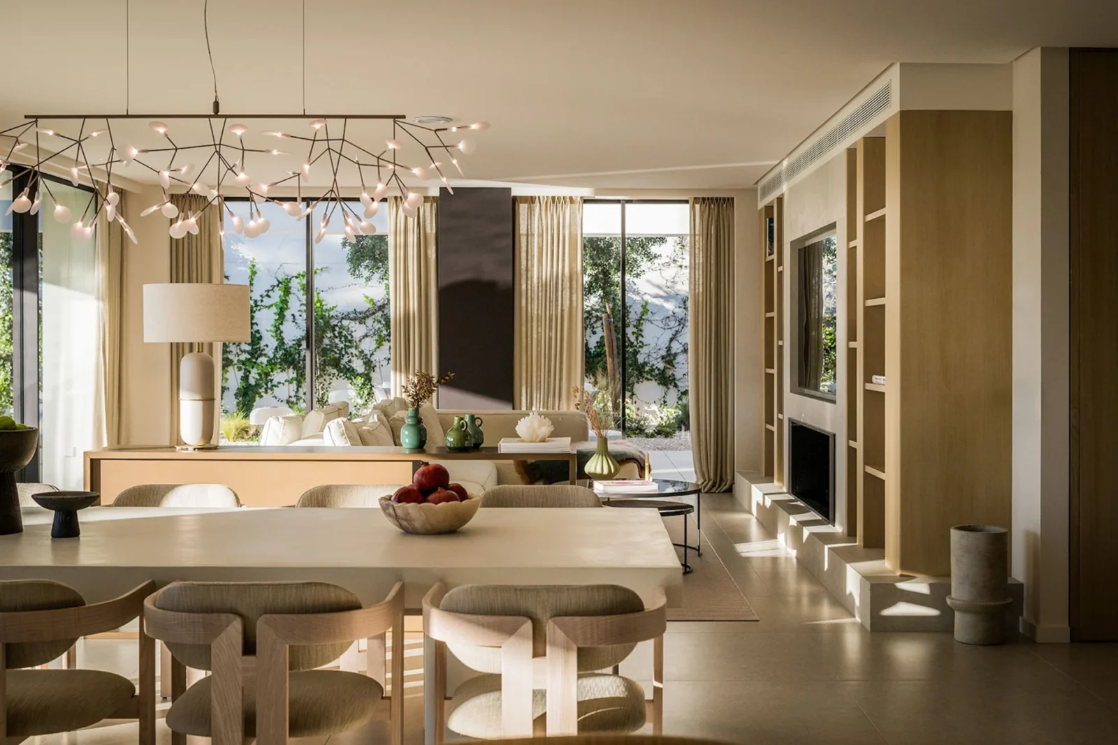 Frontline Golf Design Villa for Sale in Los Naranjos – Luxury Entertainment Home with Rooftop Cinema and Golf Access – photo 3