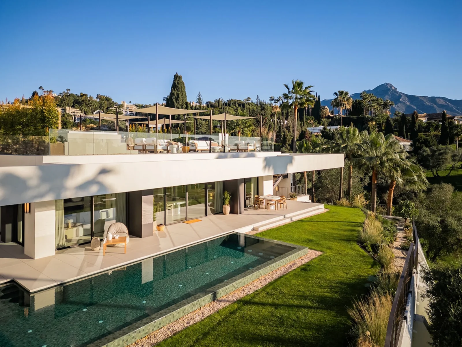 Frontline Golf Design Villa for Sale in Los Naranjos – Luxury Entertainment Home with Rooftop Cinema and Golf Access – photo 2