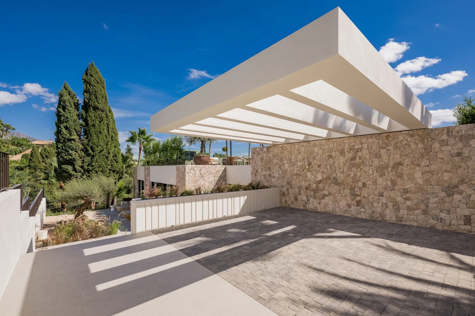 Frontline Golf Design Villa for Sale in Los Naranjos – Luxury Entertainment Home with Rooftop Cinema and Golf Access – photo 37