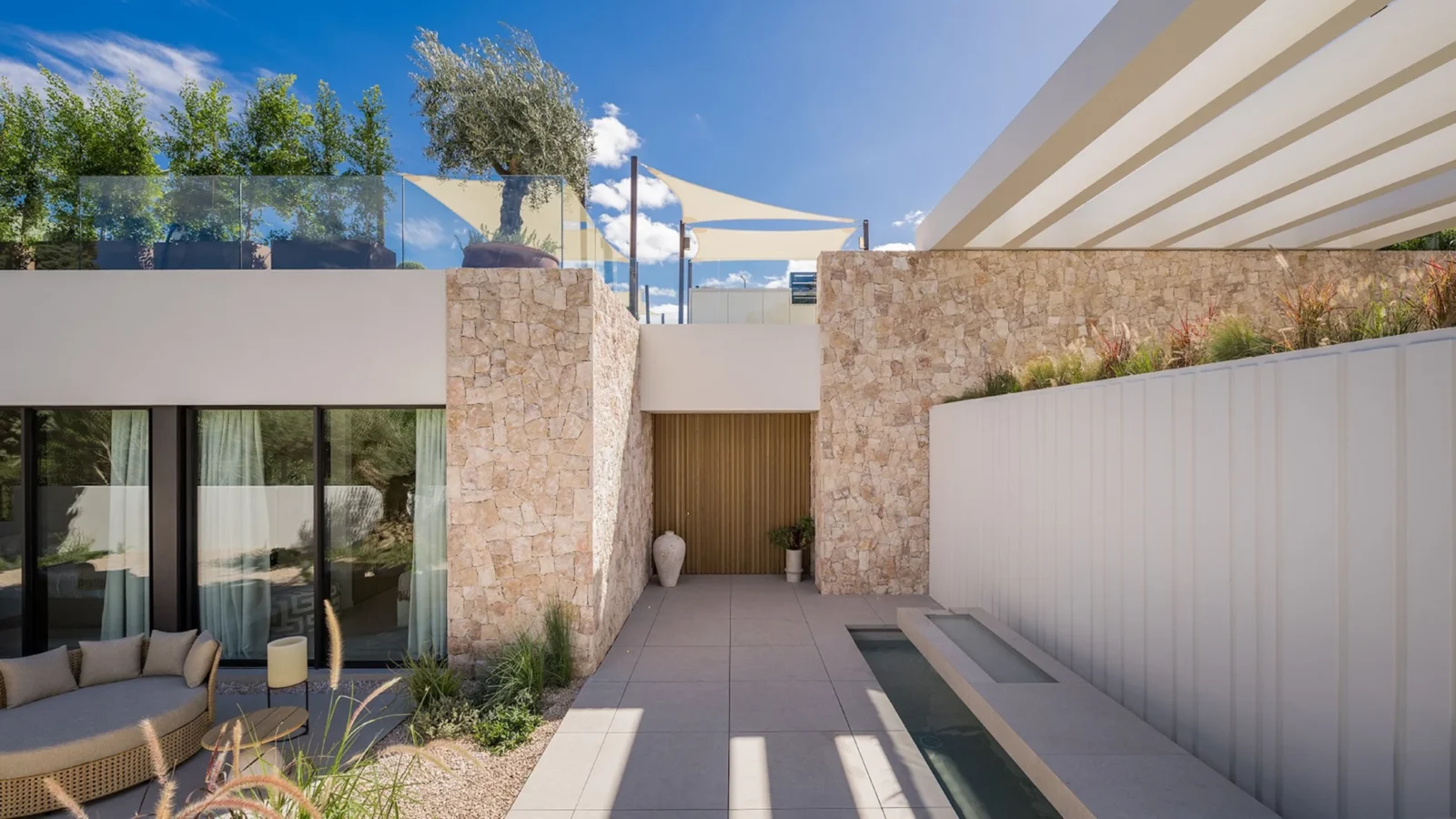 Frontline Golf Design Villa for Sale in Los Naranjos – Luxury Entertainment Home with Rooftop Cinema and Golf Access – photo 26