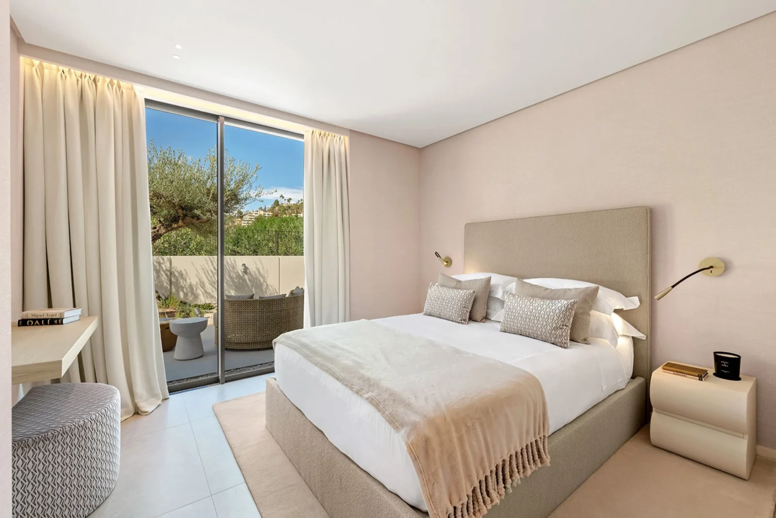Frontline Golf Design Villa for Sale in Los Naranjos – Luxury Entertainment Home with Rooftop Cinema and Golf Access – photo 13