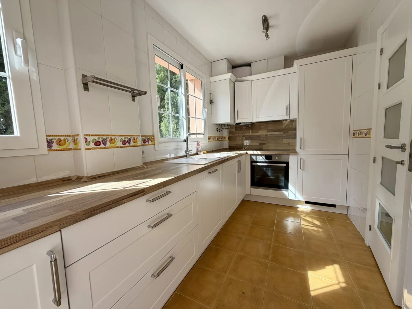 Spacious Top-Floor Apartment with Wraparound Terrace in River Garden, Nueva Andalucía – photo 4