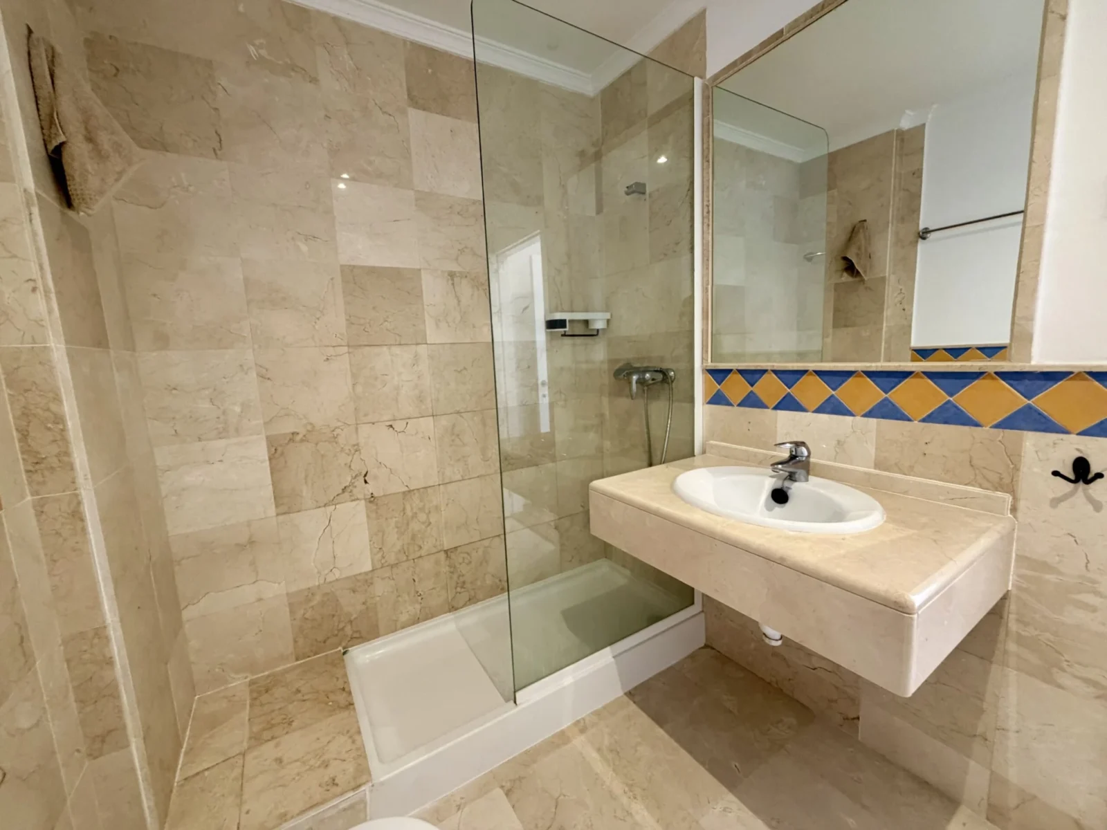 Spacious Top-Floor Apartment with Wraparound Terrace in River Garden, Nueva Andalucía – photo 9