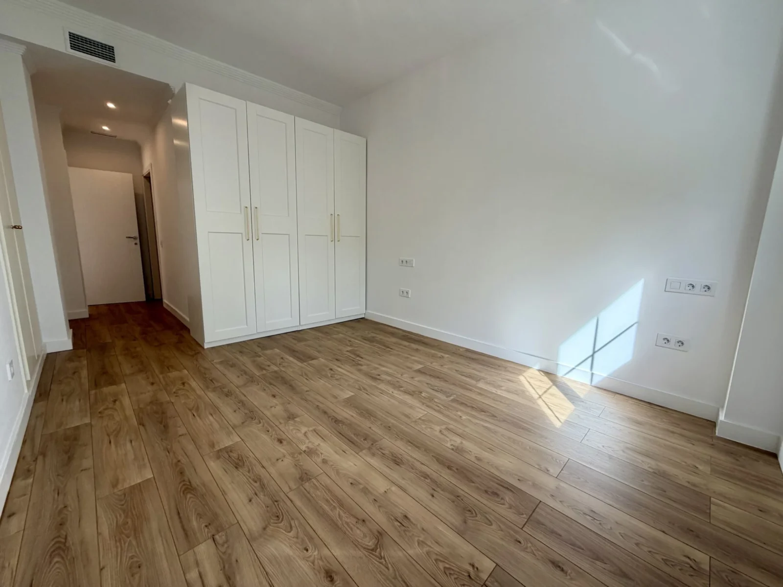 Spacious Top-Floor Apartment with Wraparound Terrace in River Garden, Nueva Andalucía – photo 7
