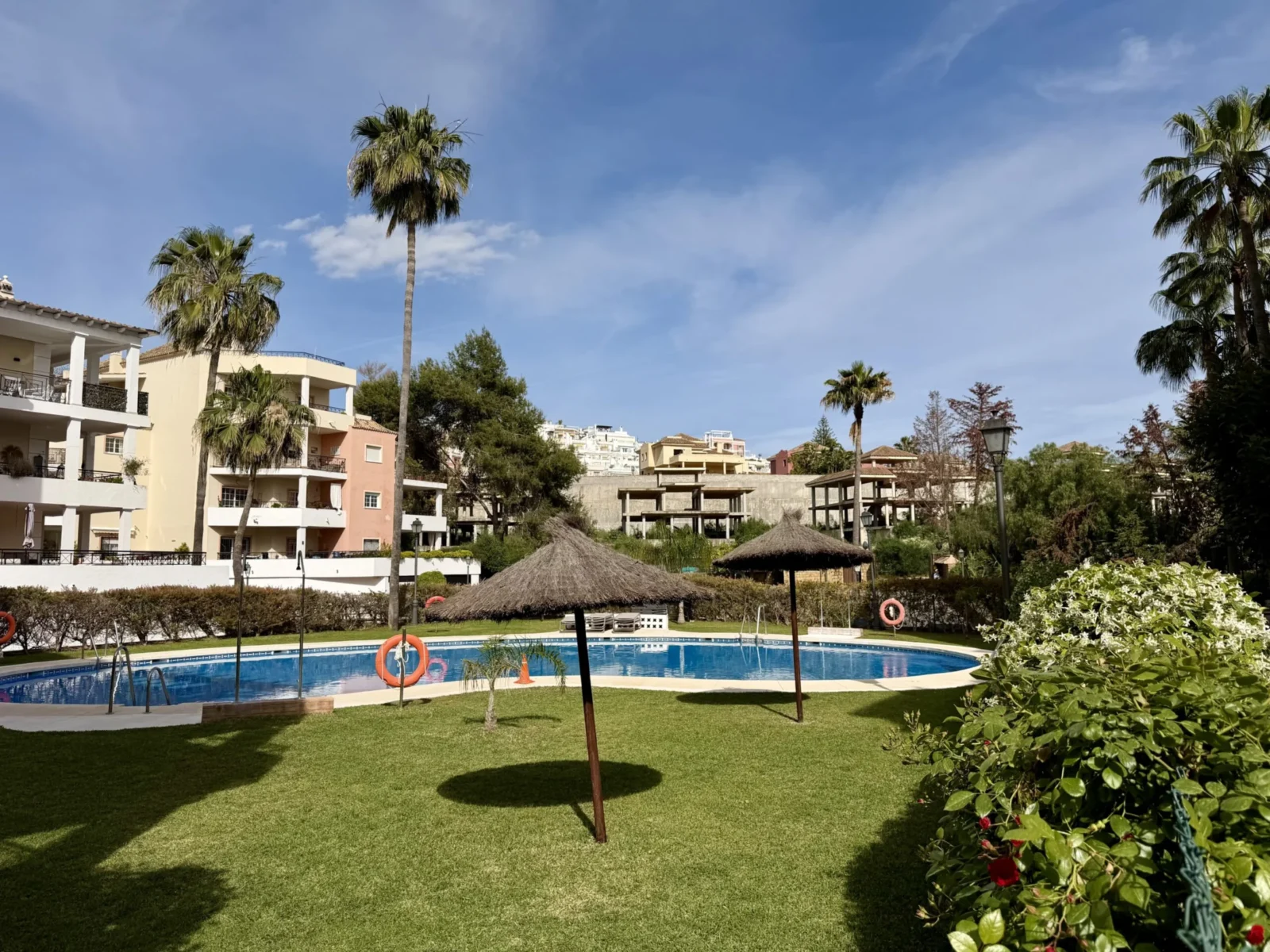 Spacious Top-Floor Apartment with Wraparound Terrace in River Garden, Nueva Andalucía – photo 2