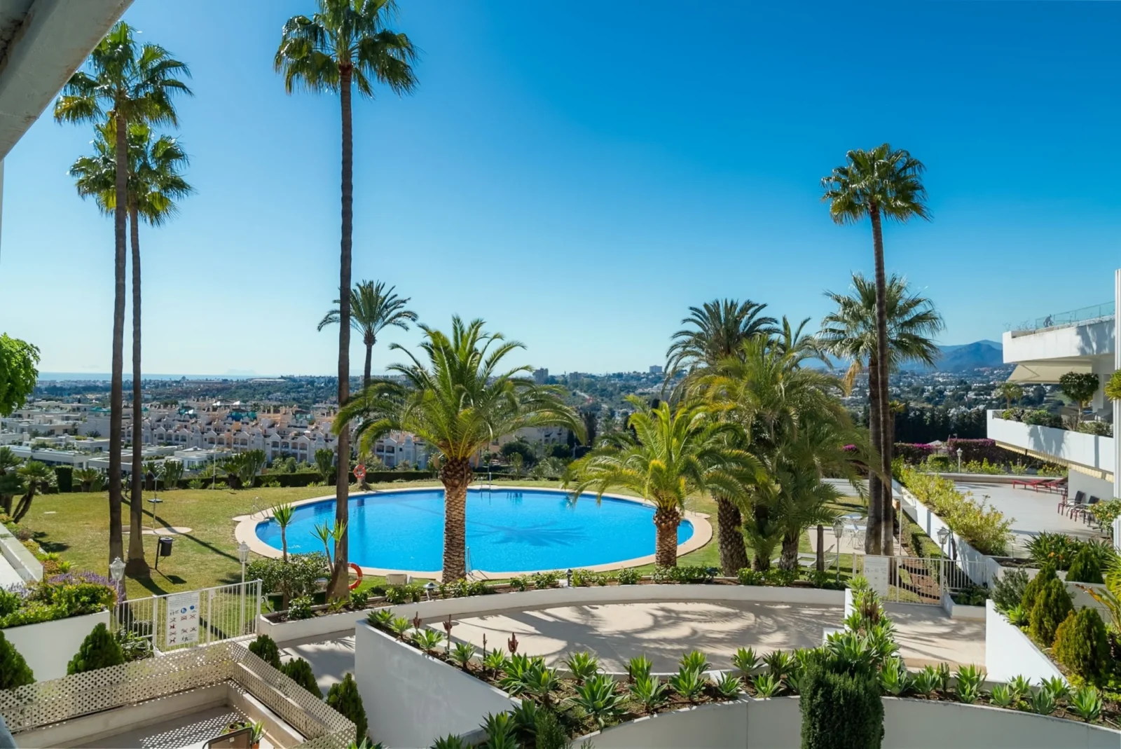 Luxury Sea View Apartment for Sale on Marbella Golden Mile | Maison Amani – photo 49