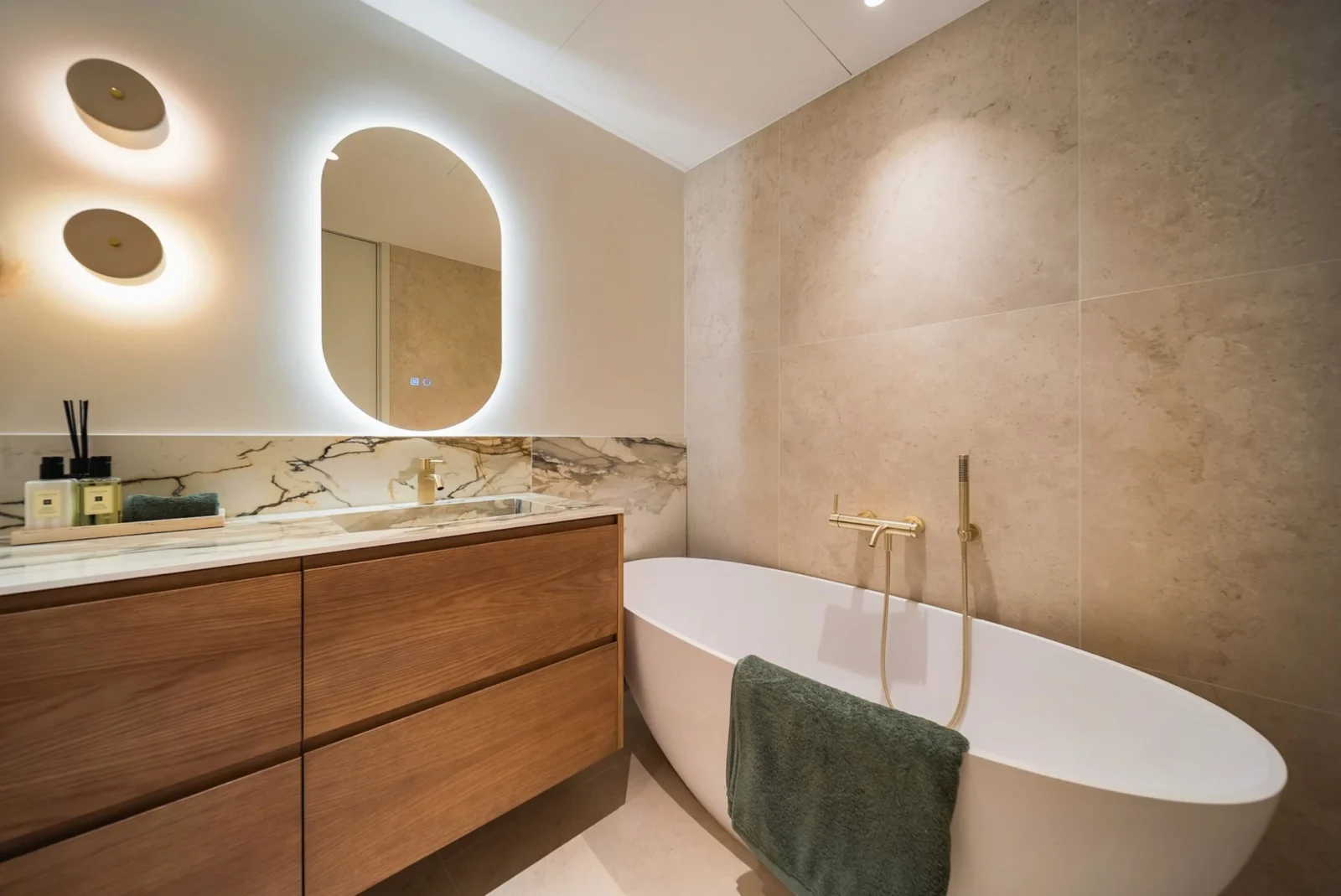 2CA Estates Marbella Amani bathroom bathtub