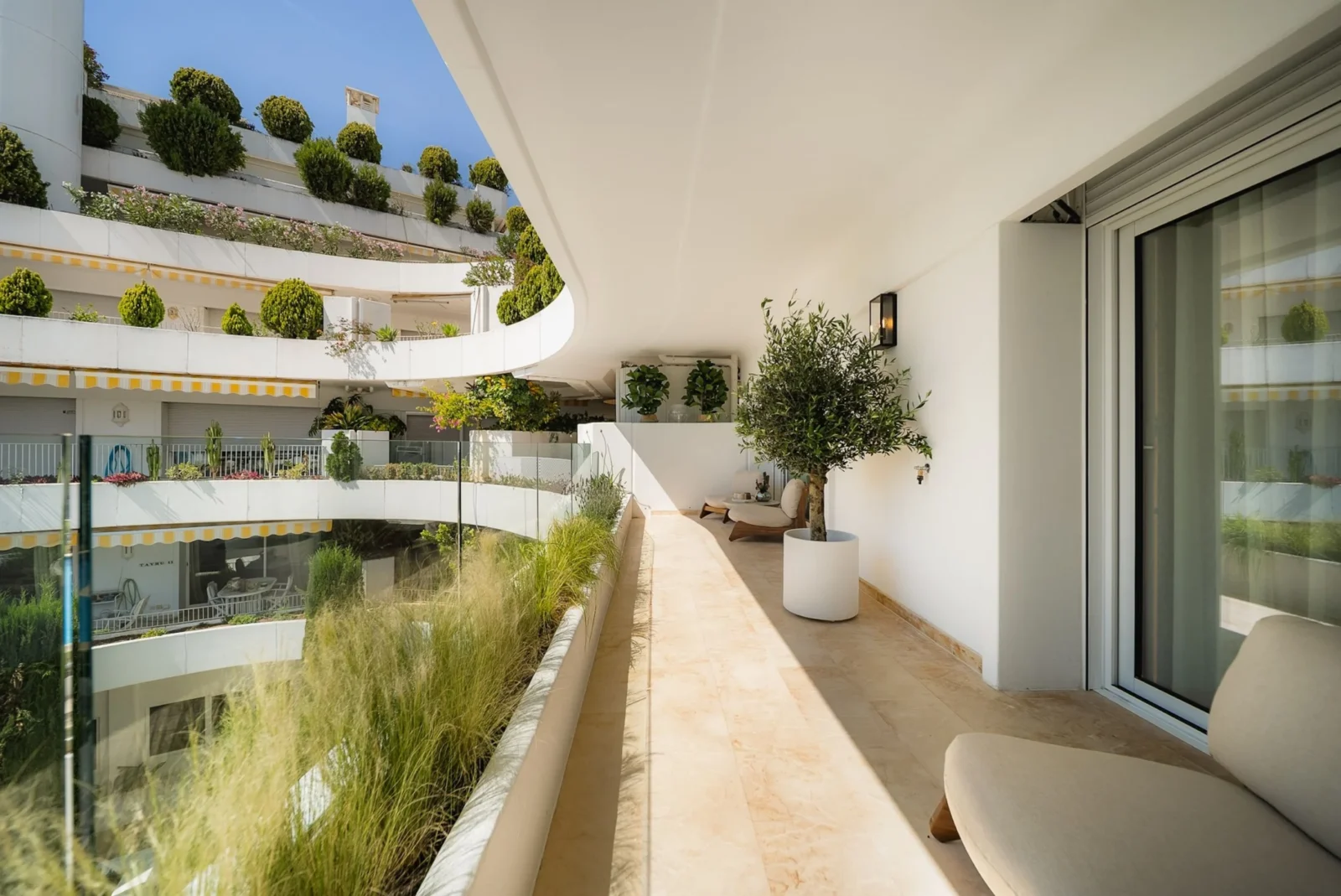 Luxury Sea View Apartment for Sale on Marbella Golden Mile | Maison Amani – photo 43