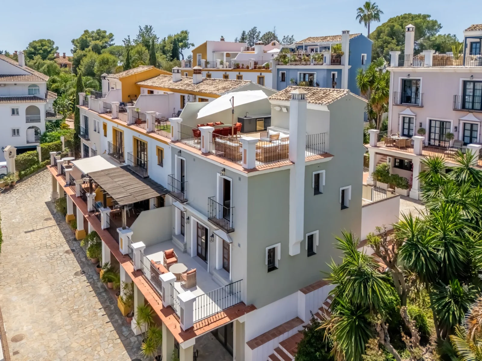 Luxury Beachside Townhouse for Sale on Marbella’s Golden Mile with Rooftop Sea Views – photo 44