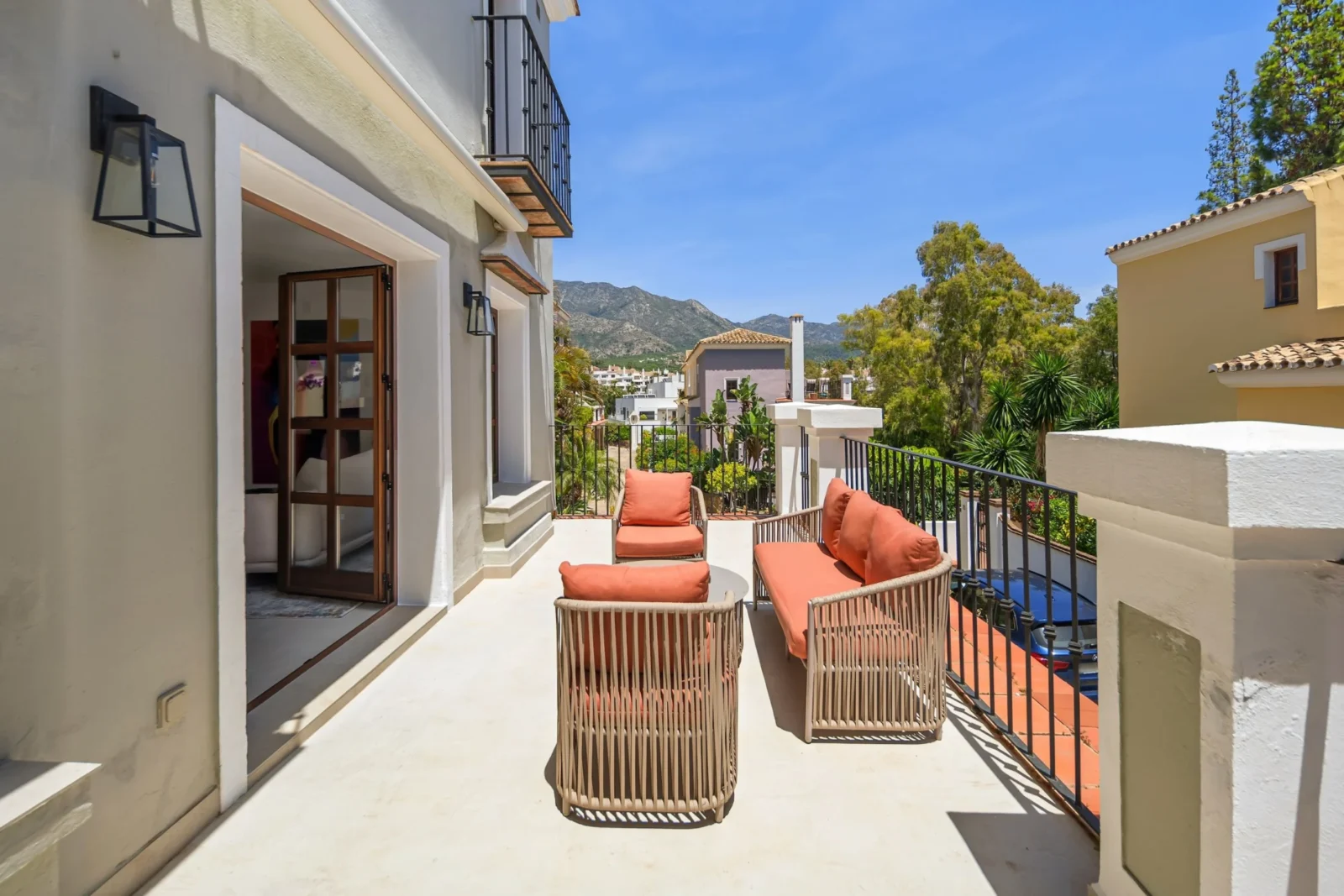 Luxury Beachside Townhouse for Sale on Marbella’s Golden Mile with Rooftop Sea Views – photo 7