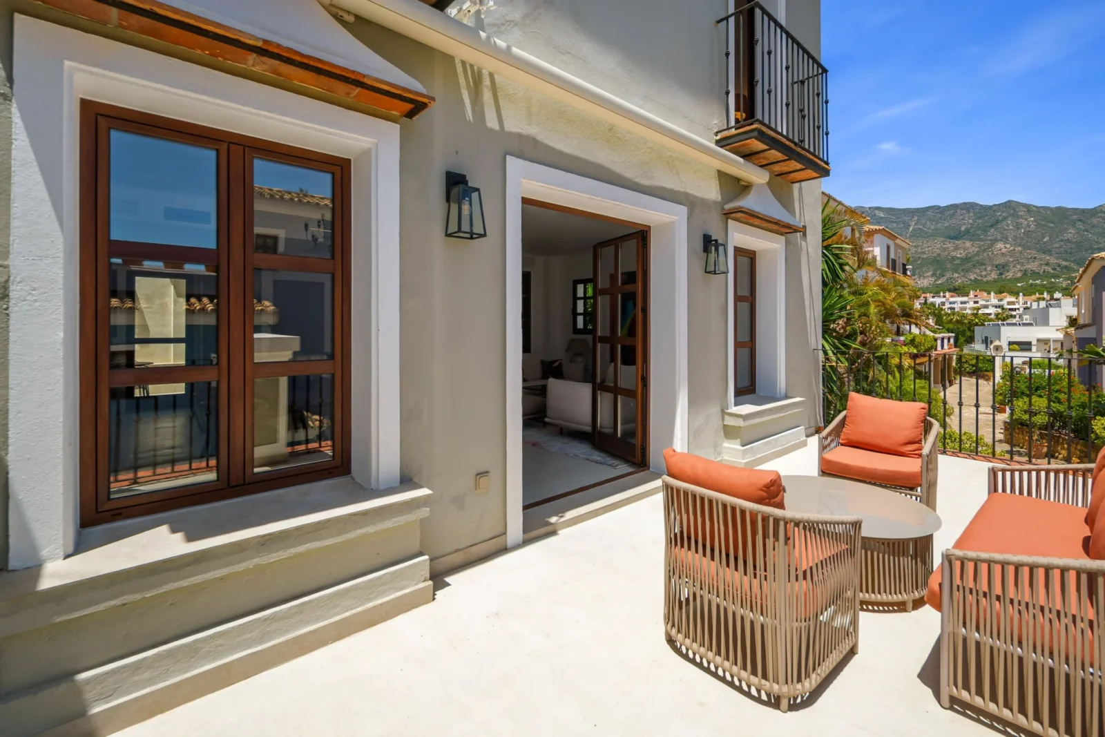 Luxury Beachside Townhouse for Sale on Marbella’s Golden Mile with Rooftop Sea Views – photo 11