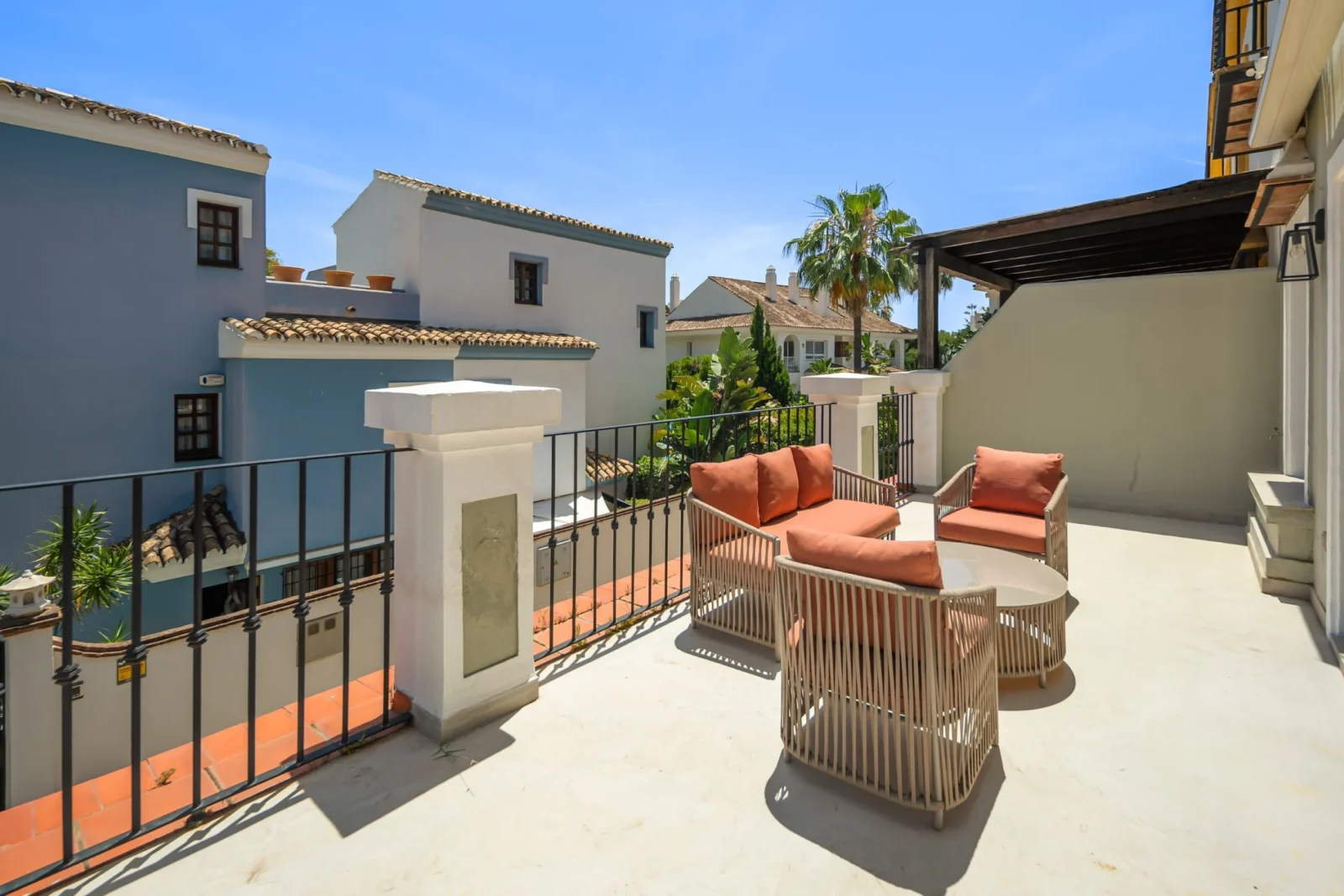 Luxury Beachside Townhouse for Sale on Marbella’s Golden Mile with Rooftop Sea Views – photo 8