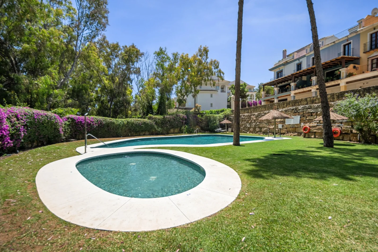 POOL LA SOLANA CA ESTATES MARBELLA