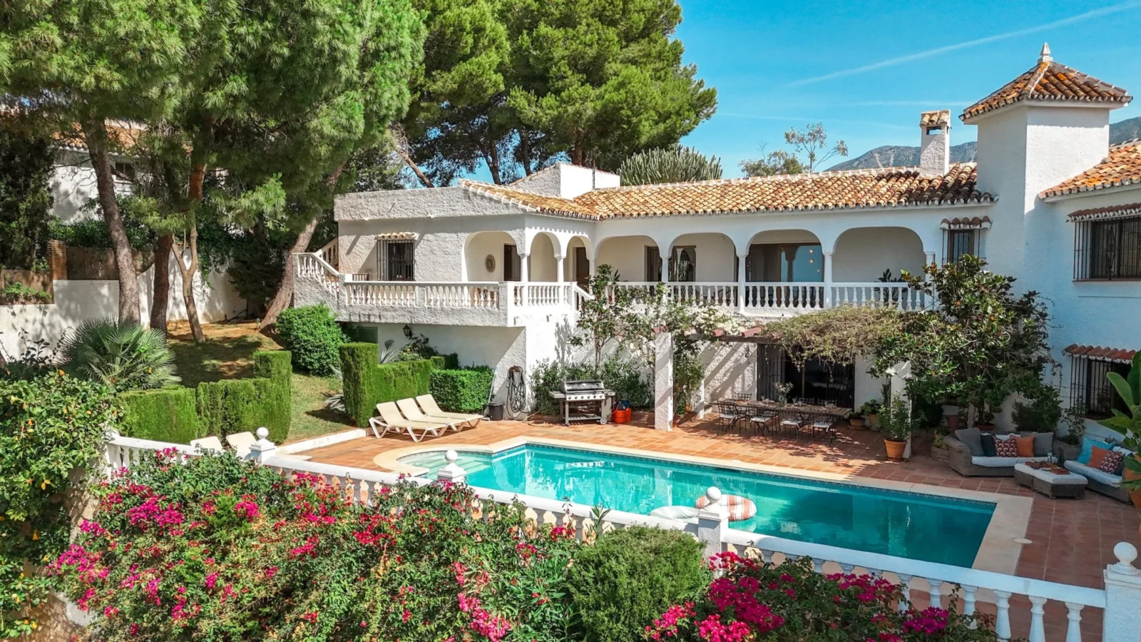 Luxury Family Villa with Panoramic Sea Views, Private Tennis Court & Guest Apartment in Sierrezuela, Mijas Costa – photo 2