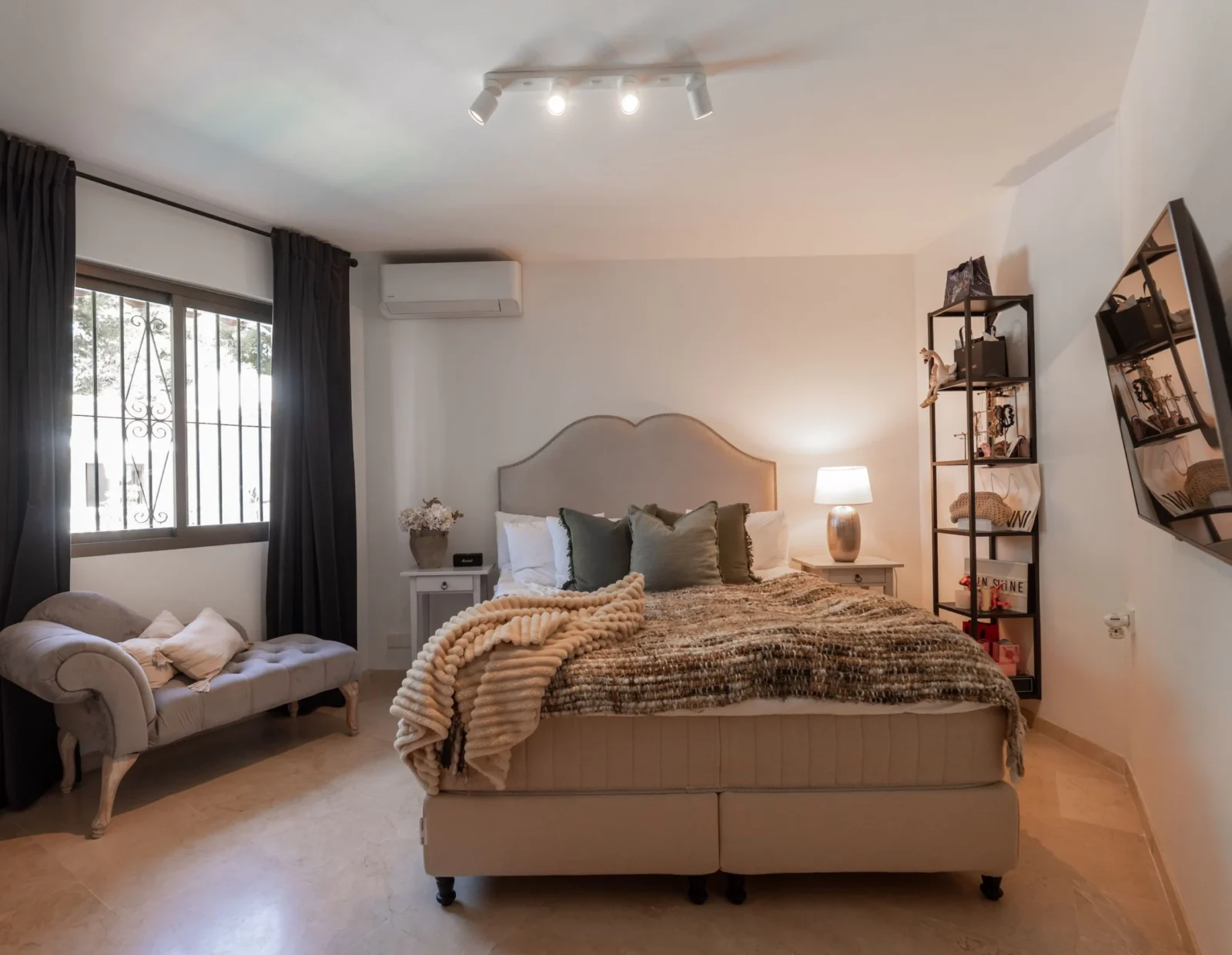 Luxury Family Villa with Panoramic Sea Views, Private Tennis Court & Guest Apartment in Sierrezuela, Mijas Costa – photo 8