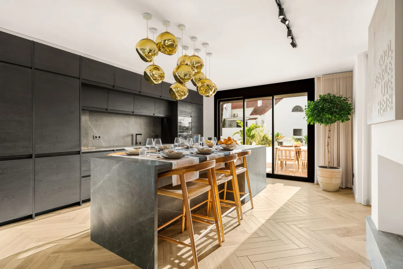 Elegant 3.5-Bedroom Apartment for Sale in Aloha, Marbella – photo 7
